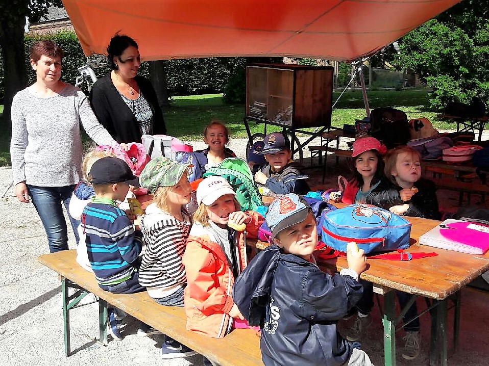 Le grand air, ça creuse ...
COUCOU LES PARENTS !!!