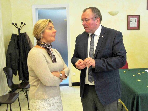 Mercredi 22 novembre 2017, Signature de cession des pistes et alvéoles à Haynecourt