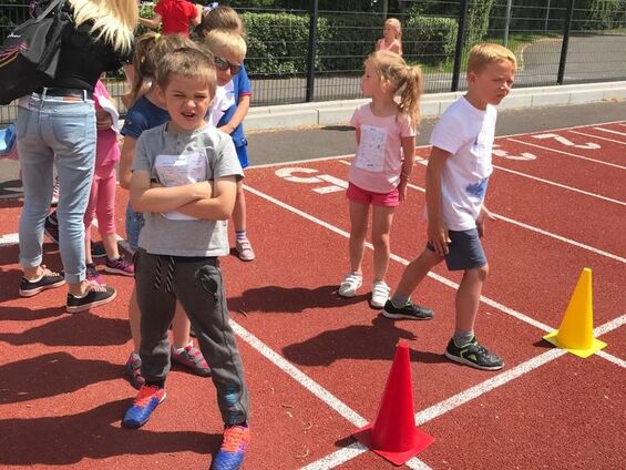 Stade de la liberté de Cambrai, épreuves d’athlétisme le lundi 1er juillet 2019 pour les élèves du R.P.I.