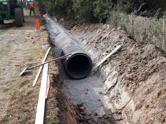 Travaux de busage du fossé de la plaque tournante en septembre 2018 à Haynecourt