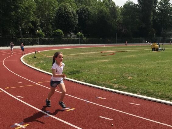 Stade de la liberté de Cambrai, épreuves d’athlétisme le lundi 1er juillet 2019 pour les élèves du R.P.I.