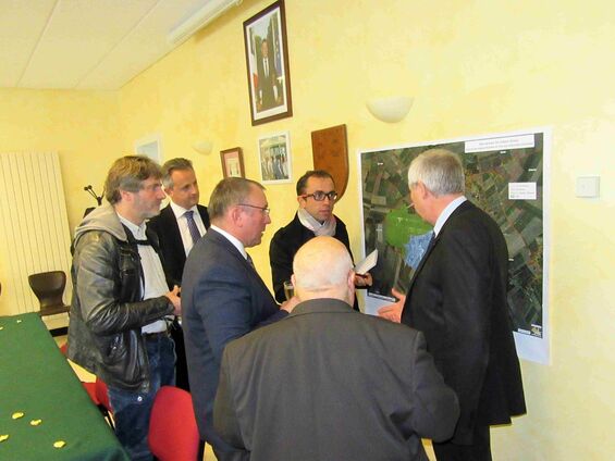 Mercredi 22 novembre 2017, Signature de cession des pistes et alvéoles à Haynecourt