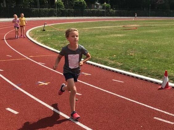 Stade de la liberté de Cambrai, épreuves d’athlétisme le lundi 1er juillet 2019 pour les élèves du R.P.I.
