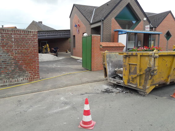 Travaux dans la cour de l'école, Juillet 2016