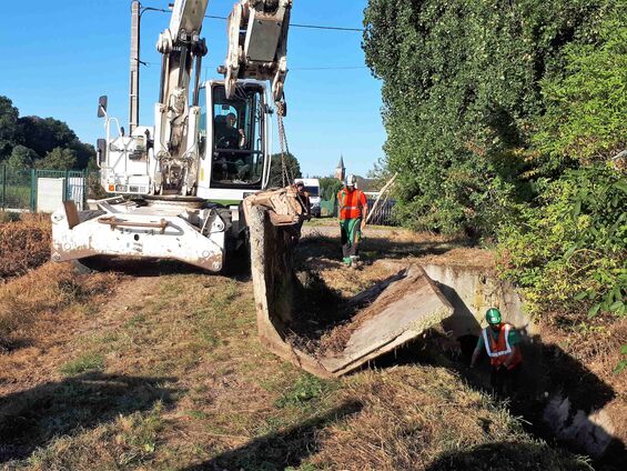 Travaux de busage du fossé de la plaque tournante en septembre 2018 à Haynecourt