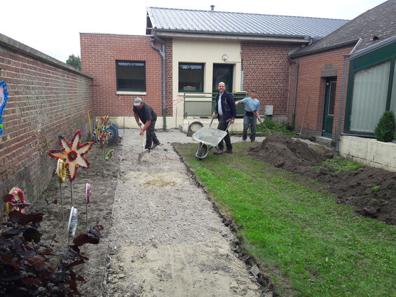 Travaux dans la cour de l'école, Juillet 2016
