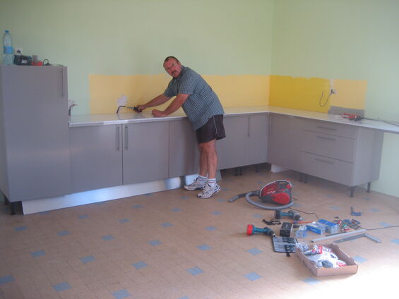 Travaux d'embellissement de la cantine scolaire d'Haynecourt en août 2015