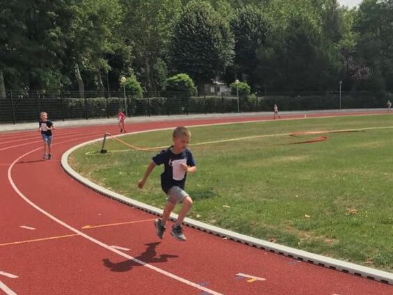 Stade de la liberté de Cambrai, épreuves d’athlétisme le lundi 1er juillet 2019 pour les élèves du R.P.I.