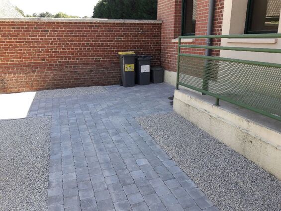 Travaux dans la cour de l'école, Juillet 2016