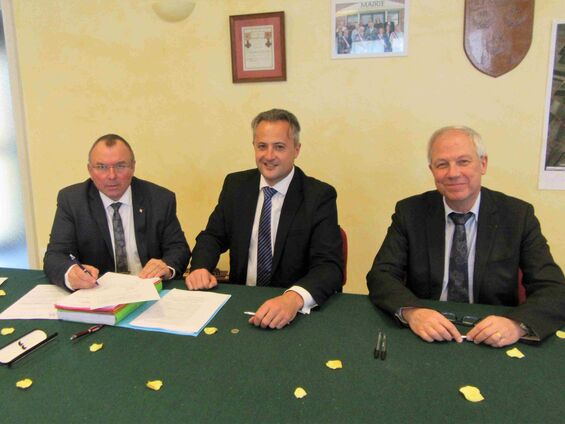 Mercredi 22 novembre 2017, Signature de cession des pistes et alvéoles à Haynecourt