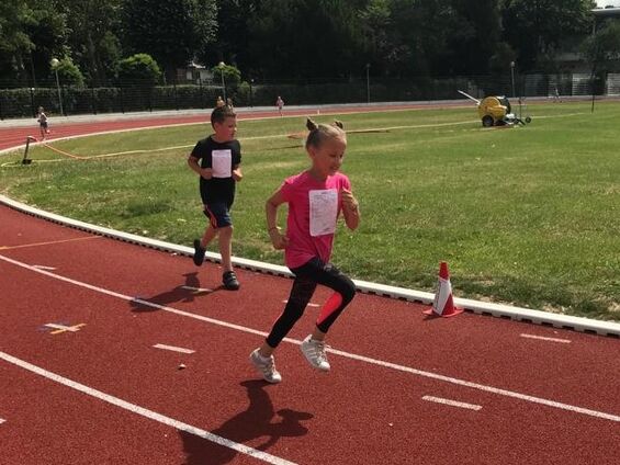 Stade de la liberté de Cambrai, épreuves d’athlétisme le lundi 1er juillet 2019 pour les élèves du R.P.I.