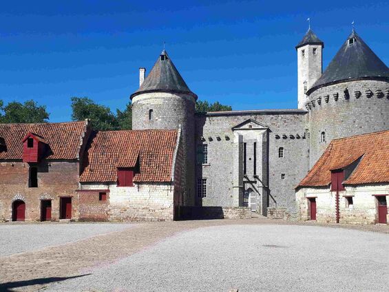 Lundi 2 juillet 2018, Sortie du RPI au château d'Olhain