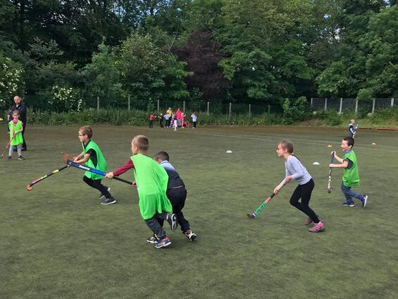 Jeudi 6 juin 2019, Rencontre de hockey dans la cadre de l'USEP pour les élèves des cycles 2 et 3 au stade derrière Paul Duez à Cambrai