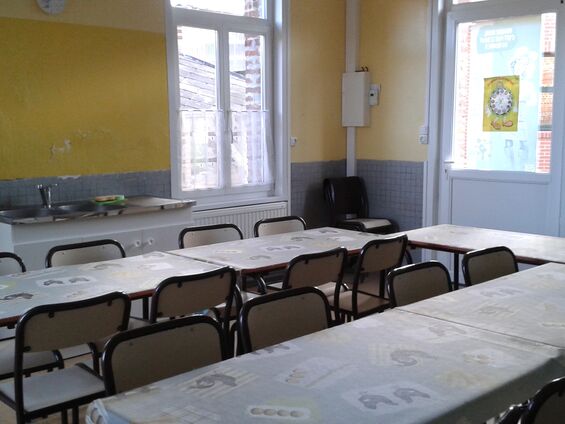 Travaux d'embellissement de la cantine scolaire d'Haynecourt en août 2015