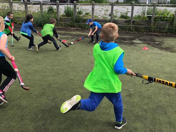 Jeudi 6 juin 2019, Rencontre de hockey dans la cadre de l'USEP pour les élèves des cycles 2 et 3 au stade derrière Paul Duez à Cambrai