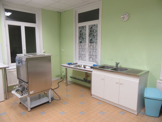 Travaux d'embellissement de la cantine scolaire d'Haynecourt en août 2015