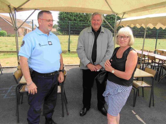 Dimanche 8 juillet 2018, Ducasse à Haynecourt ... Le Capitaine de la gendarmerie de Cambrai est venu nous faire une petit visite cordiale !