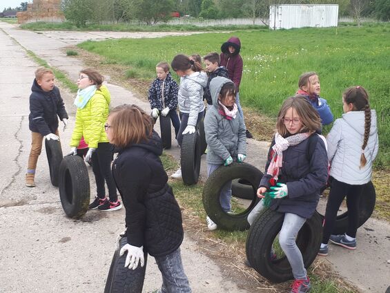 Jeudi 25 avril 2019, Dans le cadre du CLEA, nos élèves du R.P.I rencontrent Stéphane Billot à Haynecourt