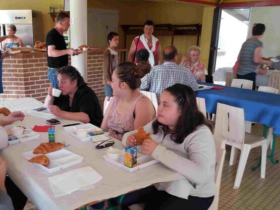 Dimanche 28 mai 2017, Petit-déjeuner communal