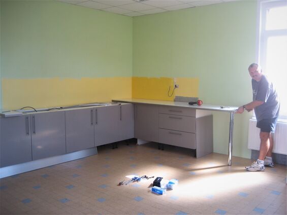 Travaux d'embellissement de la cantine scolaire d'Haynecourt en août 2015