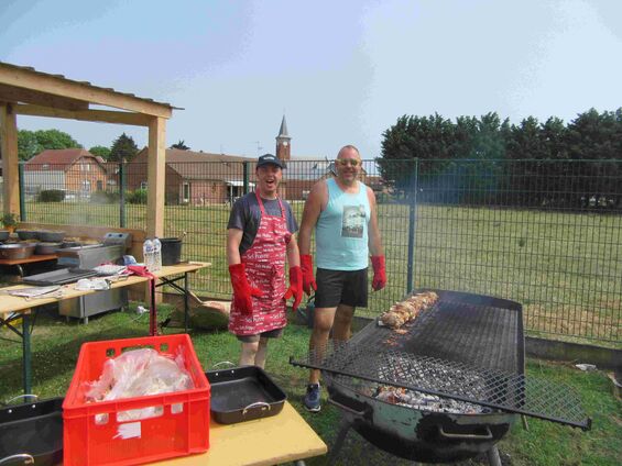 Dimanche 8 juillet 2018, Ducasse à Haynecourt ...
Merci à Jérémy et François-Xavier pour l'excellente cuisson des 180 jarrets !