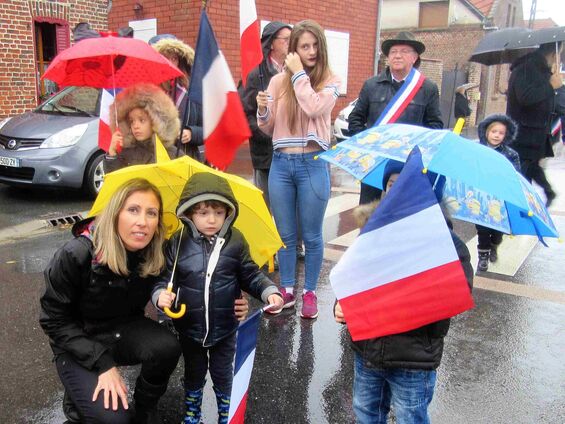 Samedi 11 novembre 2017, Stéphanie Parent, la professeure de l'école maternelle est venue à la commémoration d'Haynecourt.
