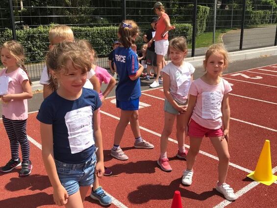 Stade de la liberté de Cambrai, épreuves d’athlétisme le lundi 1er juillet 2019 pour les élèves du R.P.I.