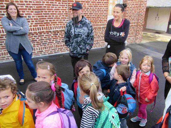 Vendredi 9 juin 2017, départ des élèves de maternelle pour le parc Mosaïc d'Houplin-Anscoine