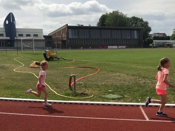 Stade de la liberté de Cambrai, épreuves d’athlétisme le lundi 1er juillet 2019 pour les élèves du R.P.I.