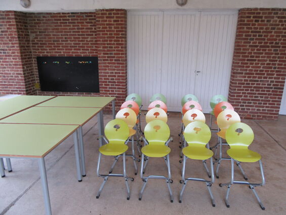 Travaux d'embellissement de la cantine scolaire d'Haynecourt en août 2015