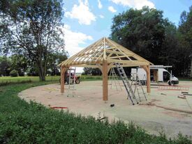 Installation d'un kiosque au terrain omnisport