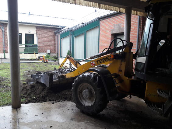 Travaux dans la cour de l'école, Juillet 2016
