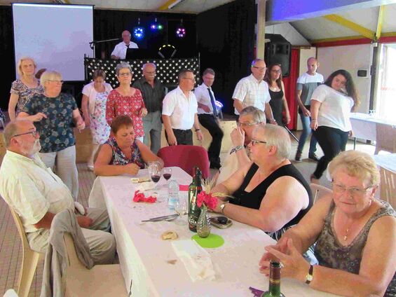 Dimanche 9 juillet 2017, M.le maire de Sauchy-Cauchy danse à la ducasse d'Haynecourt