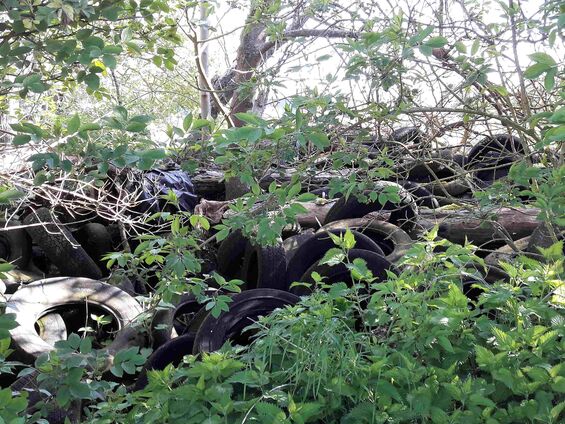 Déchets sur les pistes d'Haynecourt avant 2016