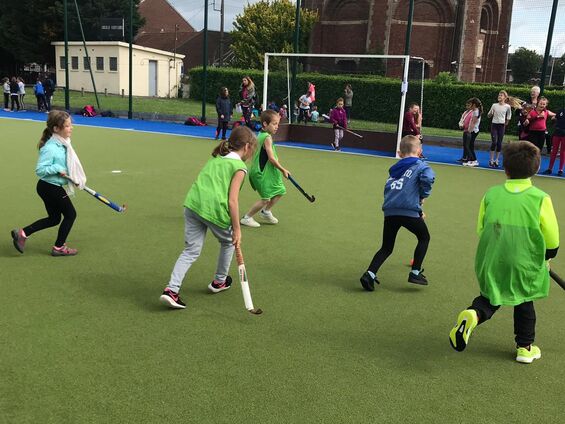 Jeudi 6 juin 2019, Rencontre de hockey dans la cadre de l'USEP pour les élèves des cycles 2 et 3 au stade derrière Paul Duez à Cambrai