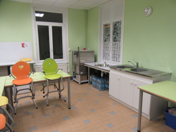 Travaux d'embellissement de la cantine scolaire d'Haynecourt en août 2015