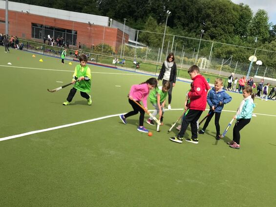 Jeudi 6 juin 2019, Rencontre de hockey dans la cadre de l'USEP pour les élèves des cycles 2 et 3 au stade derrière Paul Duez à Cambrai