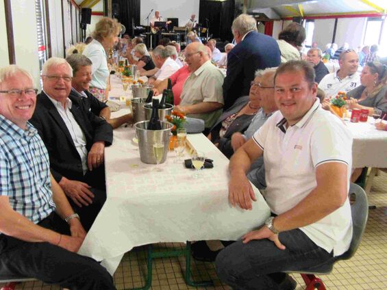 Dimanche 8 juillet 2018, Ducasse à Haynecourt ... Serge Fovez, maire de Fontaine-Notre-Dame et son adjoint, Jean-Pierre Donvez. Jean6charles Deschamps, maire de Cantaing s/Escaut et son adjoint