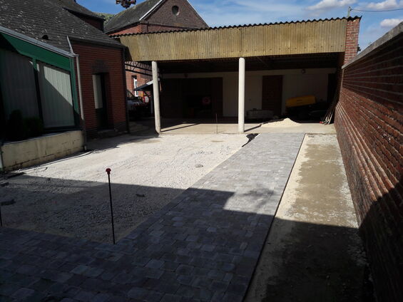 Travaux dans la cour de l'école, Juillet 2016