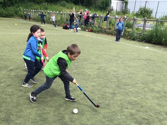 Jeudi 6 juin 2019, Rencontre de hockey dans la cadre de l'USEP pour les élèves des cycles 2 et 3 au stade derrière Paul Duez à Cambrai