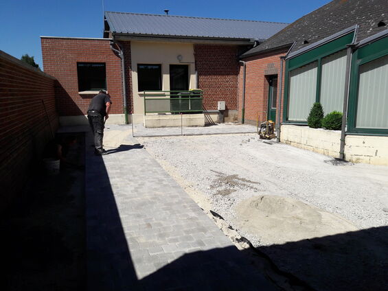 Travaux dans la cour de l'école, Juillet 2016