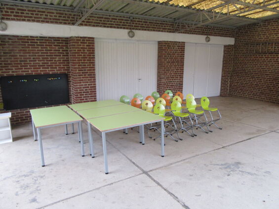 Travaux d'embellissement de la cantine scolaire d'Haynecourt en août 2015