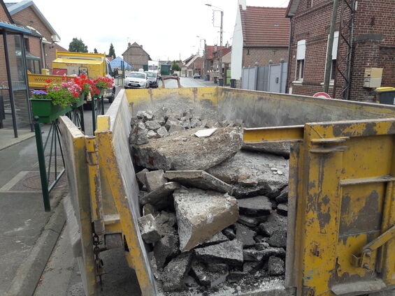 Travaux dans la cour de l'école, Juillet 2016