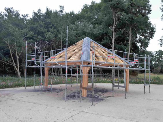Installation de la couverture en ardoises en fin juillet 2017